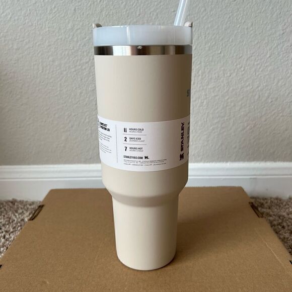 Stanley Flowstate Quencher 40oz Soft Matte Tumbler - Dune - Picture 6 of 7